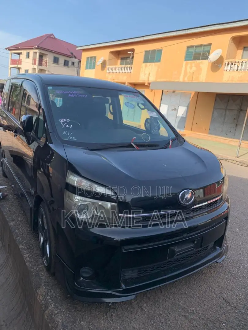 Toyota Voxy 2010 Black