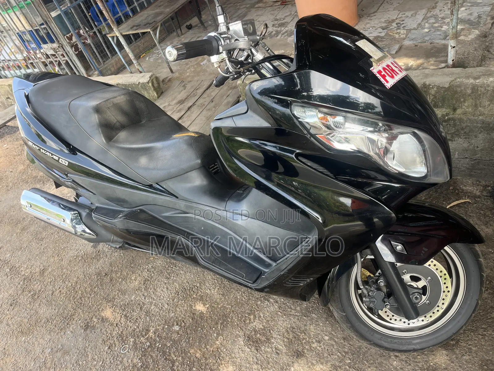 Suzuki 1995 Black