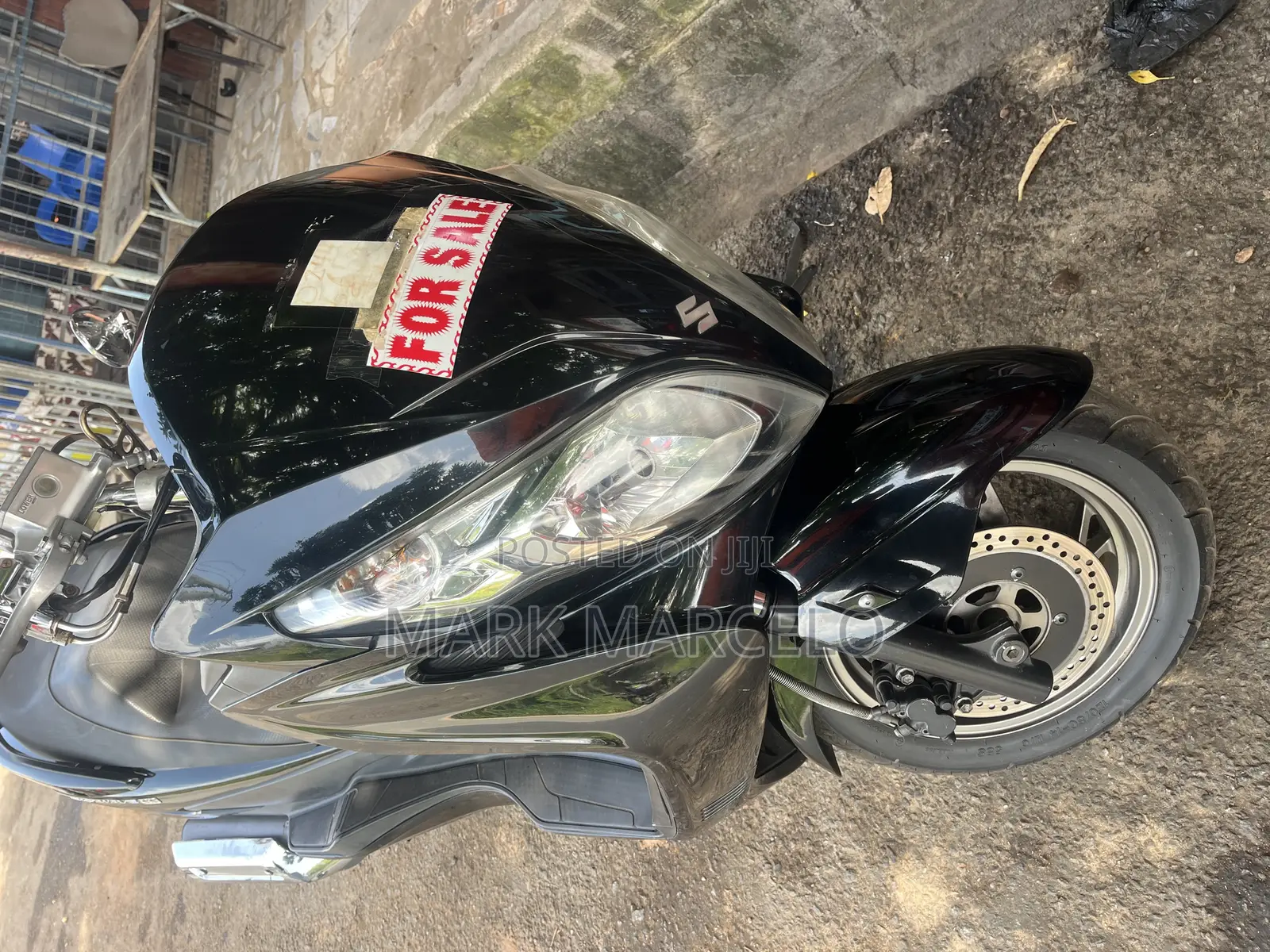 Suzuki 1995 Black