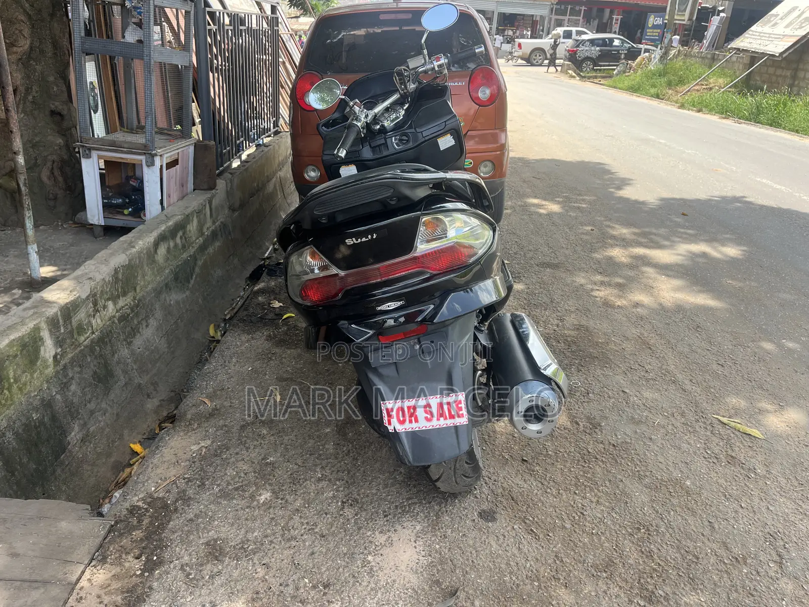 Suzuki 1995 Black