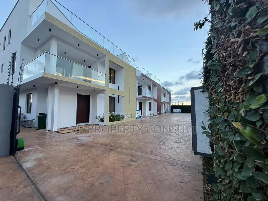 4bdrm Townhouse / Terrace in Lincoln School Area for rent