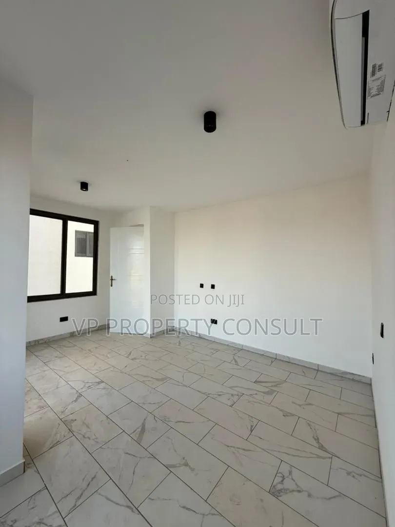 4bdrm Townhouse / Terrace in Lincoln School Area for rent