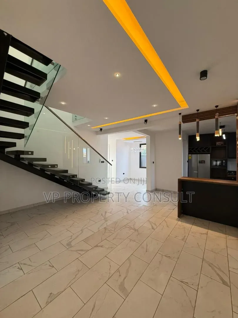 4bdrm Townhouse / Terrace in Lincoln School Area for rent
