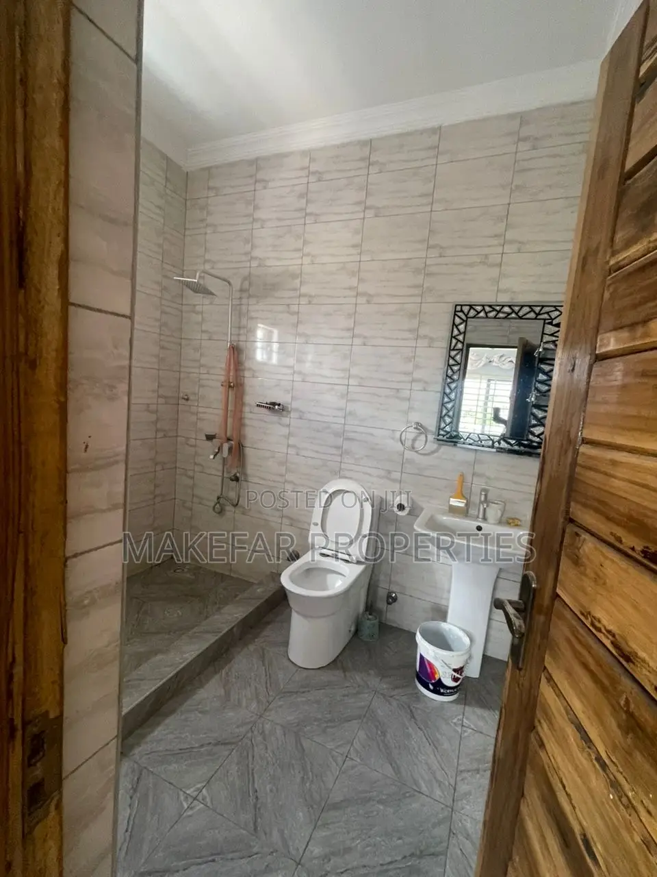 Furnished 2bdrm Apartment in School Junction for rent
