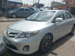 Toyota Corolla LE 4dr Sedan (1.8L 4cyl 4A) 2012 Silver