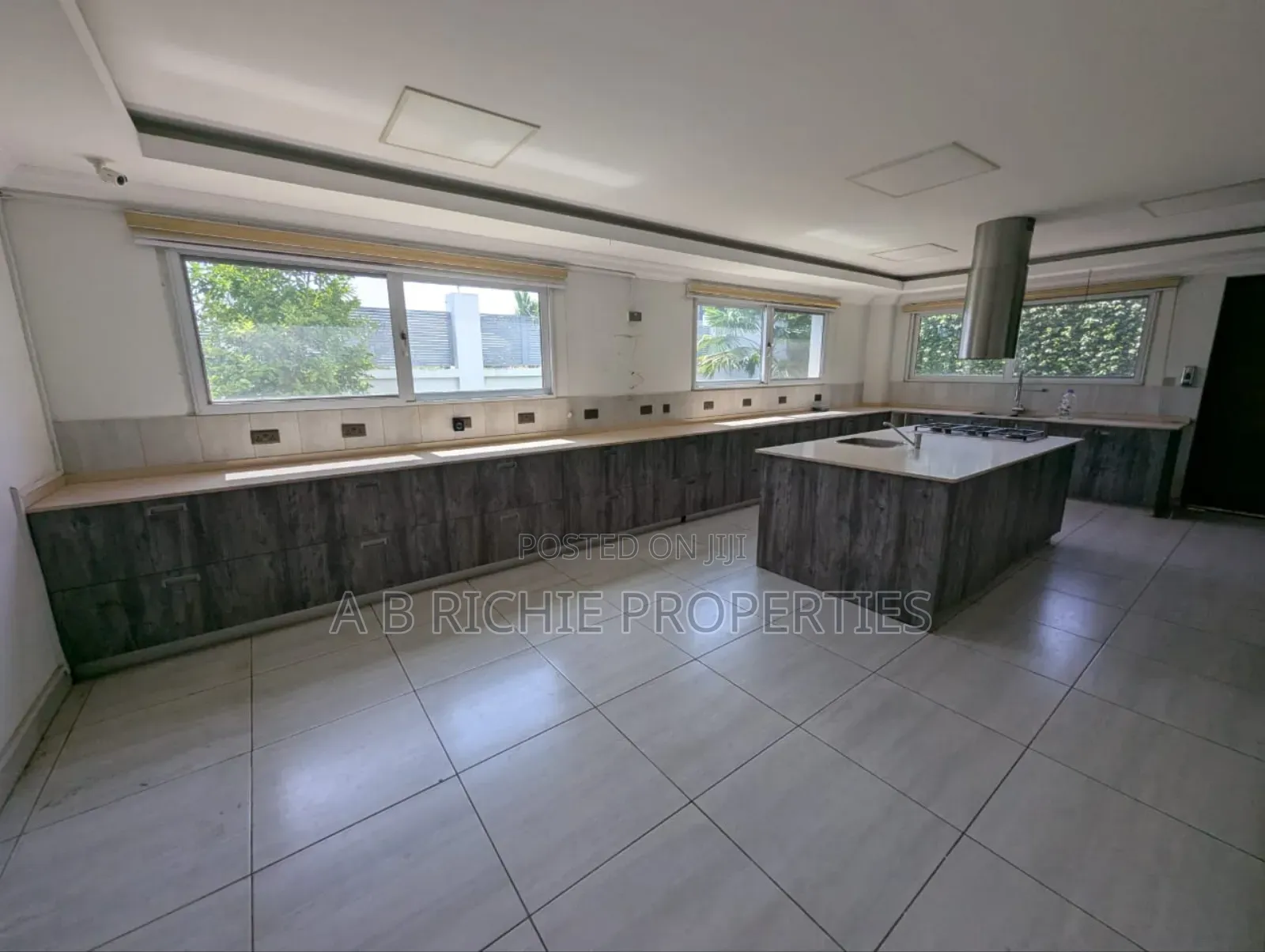4bdrm Mansion in Ab Richie Properties, Airport Residential Area