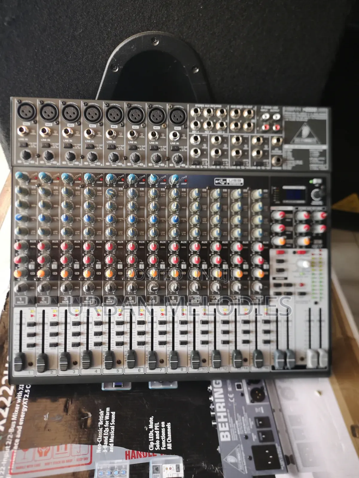 Behringer Xenyx X2222 Usb Audio Mixer