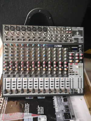 Behringer Xenyx X2222 Usb Audio Mixer