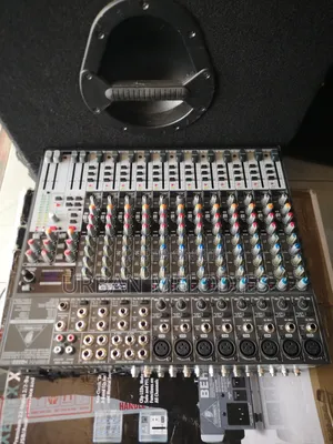 Behringer Xenyx X2222 Usb Audio Mixer