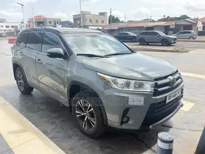Toyota Highlander LE 4x2 (2.7L 4cyl 6A) 2018 Gray