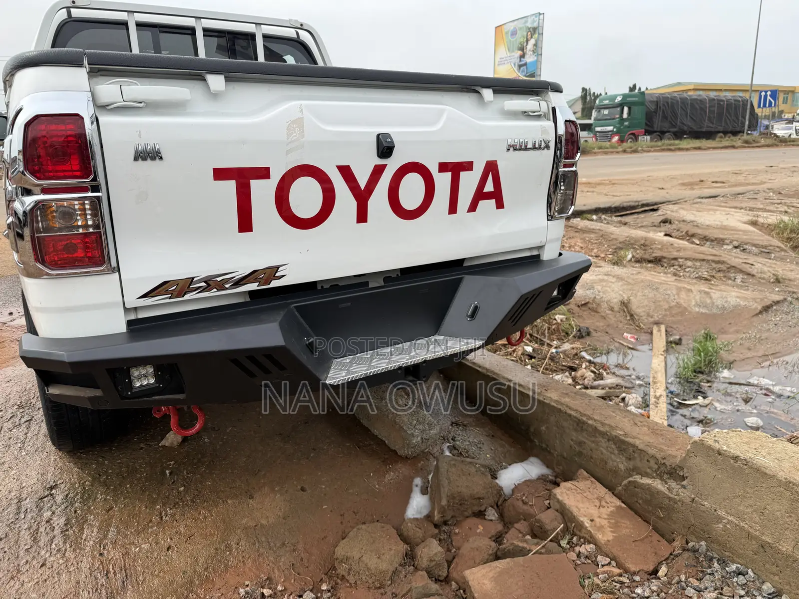 Toyota Hilux 2022 White