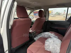 Toyota Hilux 2022 White