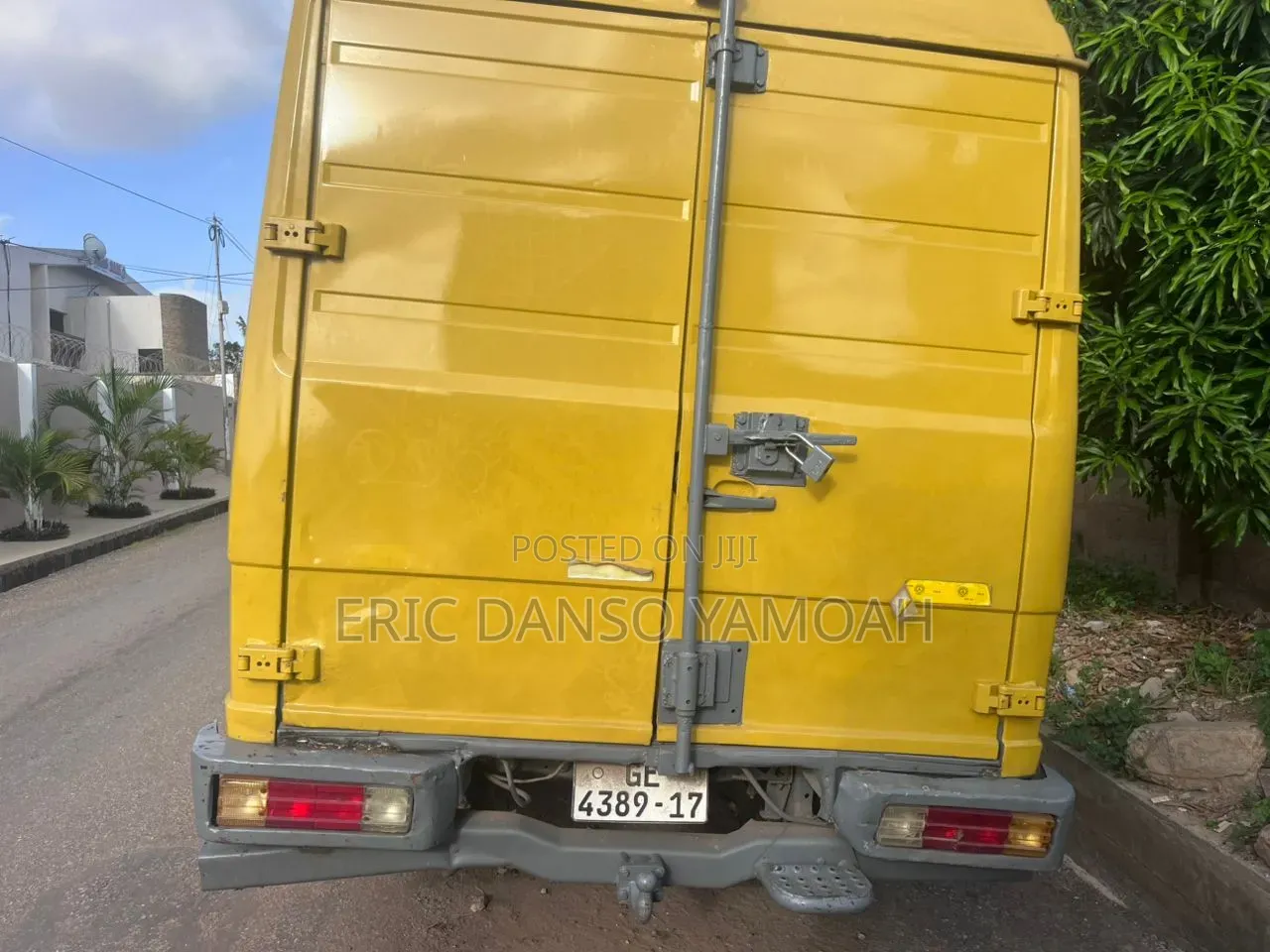 Mercedes-Benz Sprinter 2000 Yellow