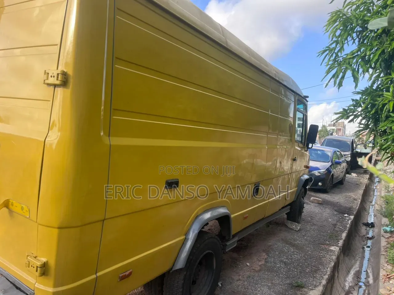 Mercedes-Benz Sprinter 2000 Yellow
