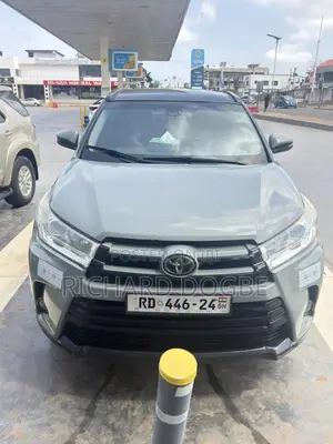 Toyota Highlander LE 4x2 (2.7L 4cyl 6A) 2018 Gray