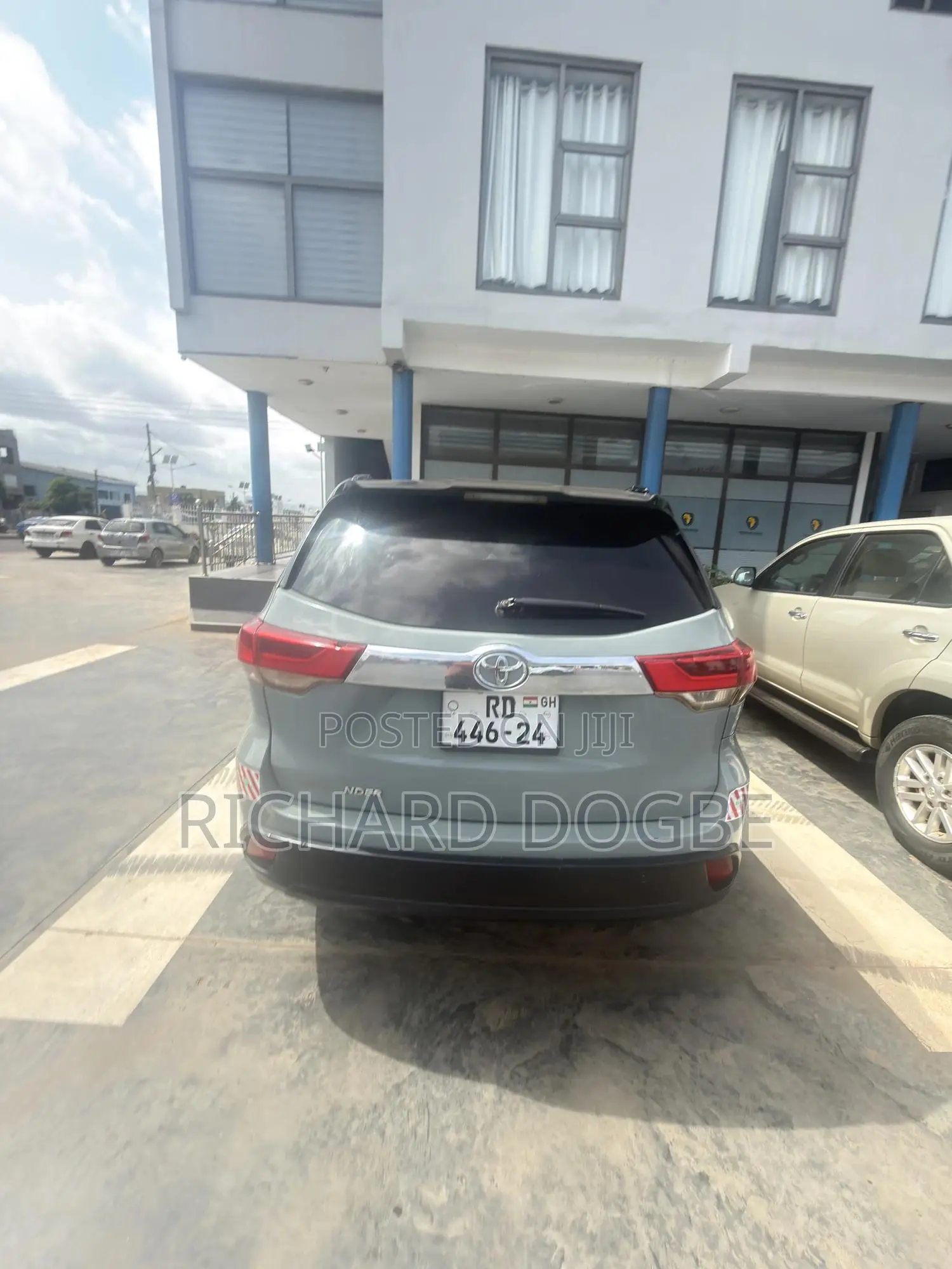 Toyota Highlander LE 4x2 (2.7L 4cyl 6A) 2018 Gray