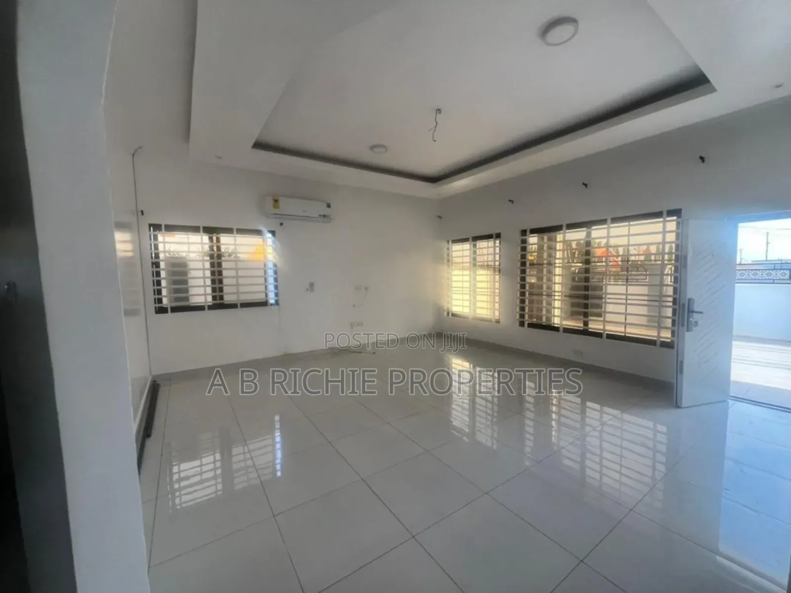 3bdrm Bungalow in Ab Richie Properties, Baatsona Total for rent