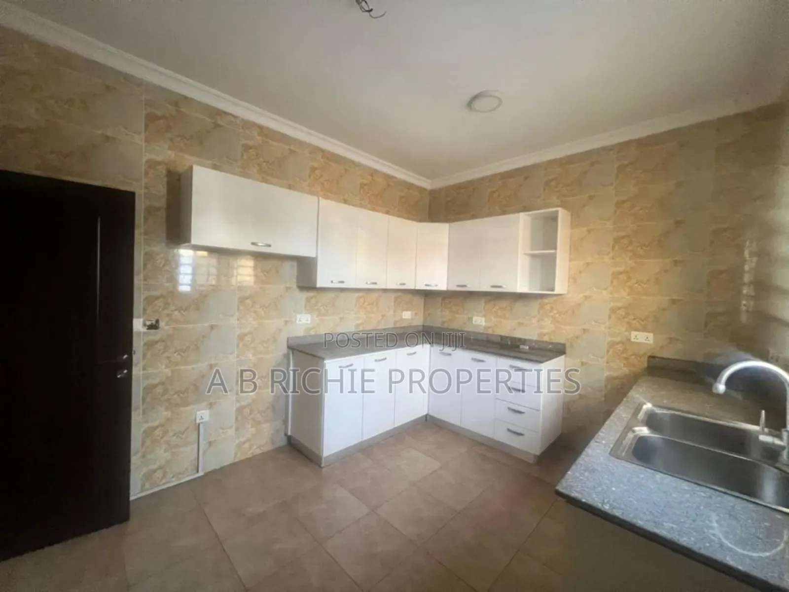 3bdrm Bungalow in Ab Richie Properties, Baatsona Total for rent