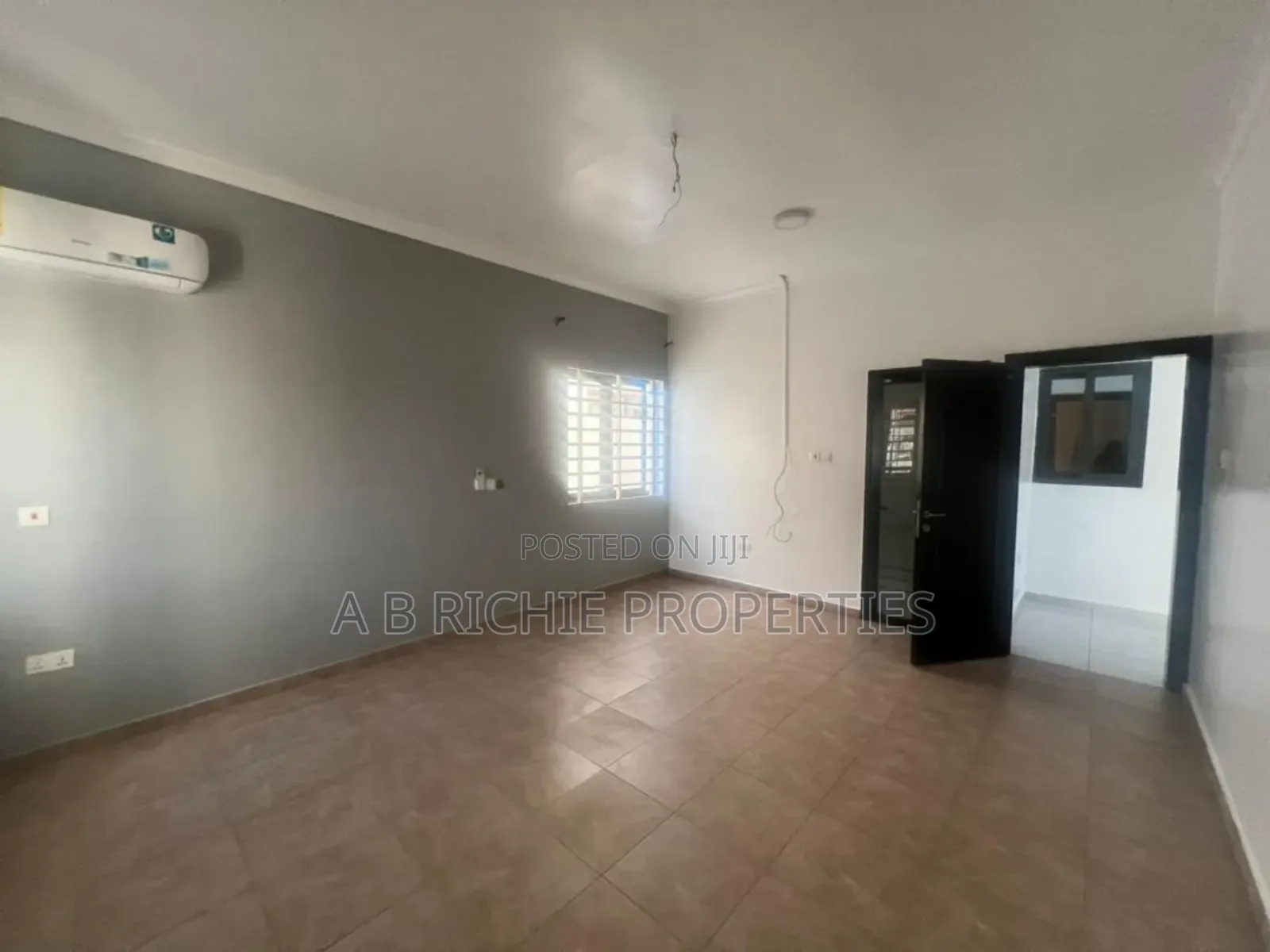 3bdrm Bungalow in Ab Richie Properties, Baatsona Total for rent