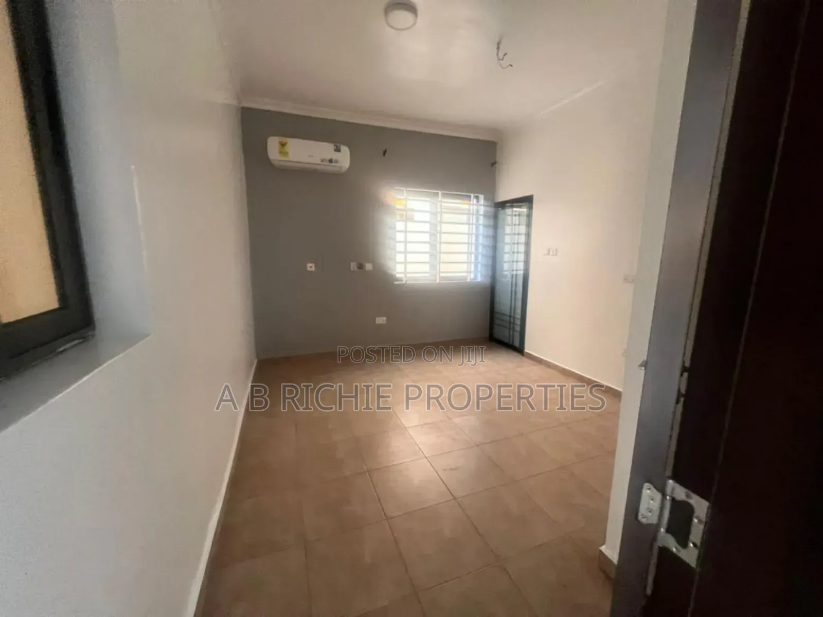 3bdrm Bungalow in Ab Richie Properties, Baatsona Total for rent