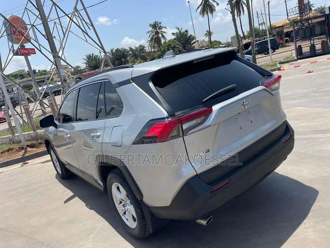 Toyota RAV4 XLE Premium AWD 2019 Silver