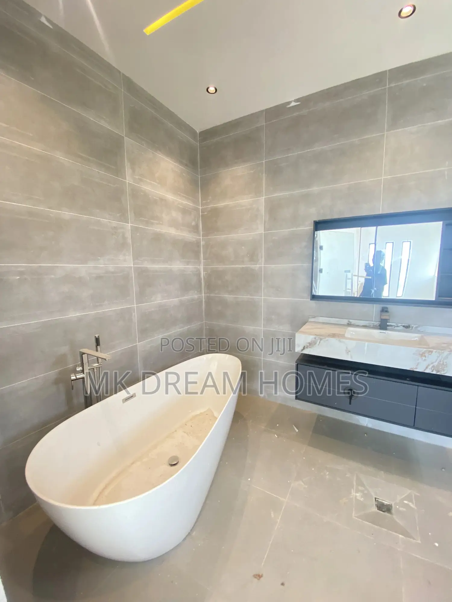 4bdrm House in Lake Side Estate for sale