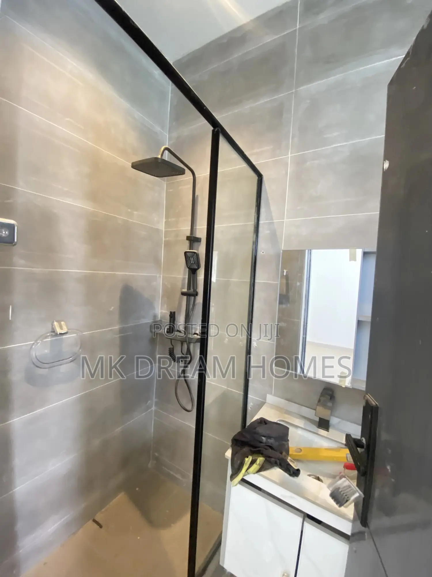 4bdrm House in Lake Side Estate for sale