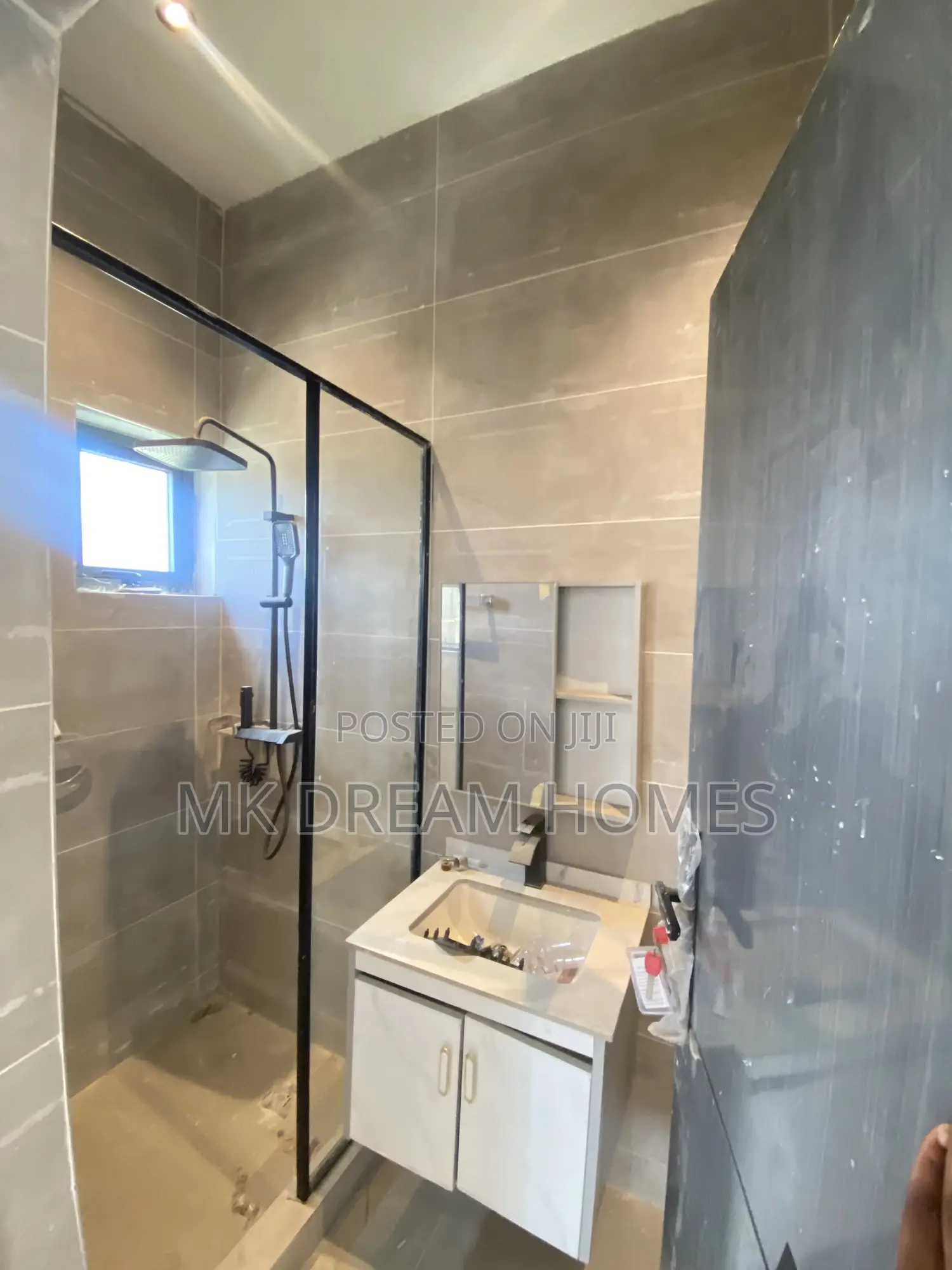 4bdrm House in Lake Side Estate for sale