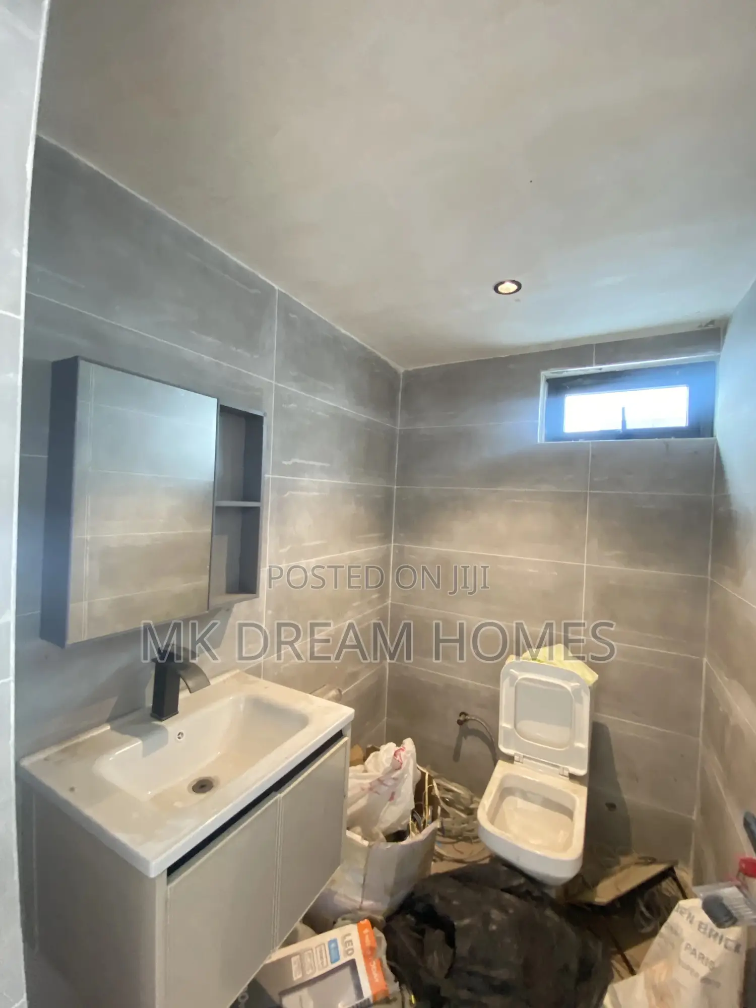 4bdrm House in Lake Side Estate for sale