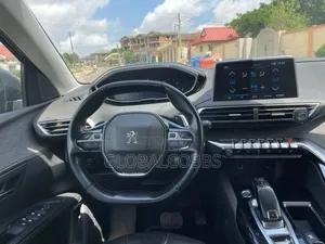 Peugeot 5008 2020 Burgundy