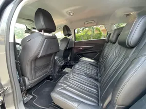 Peugeot 5008 2020 Burgundy