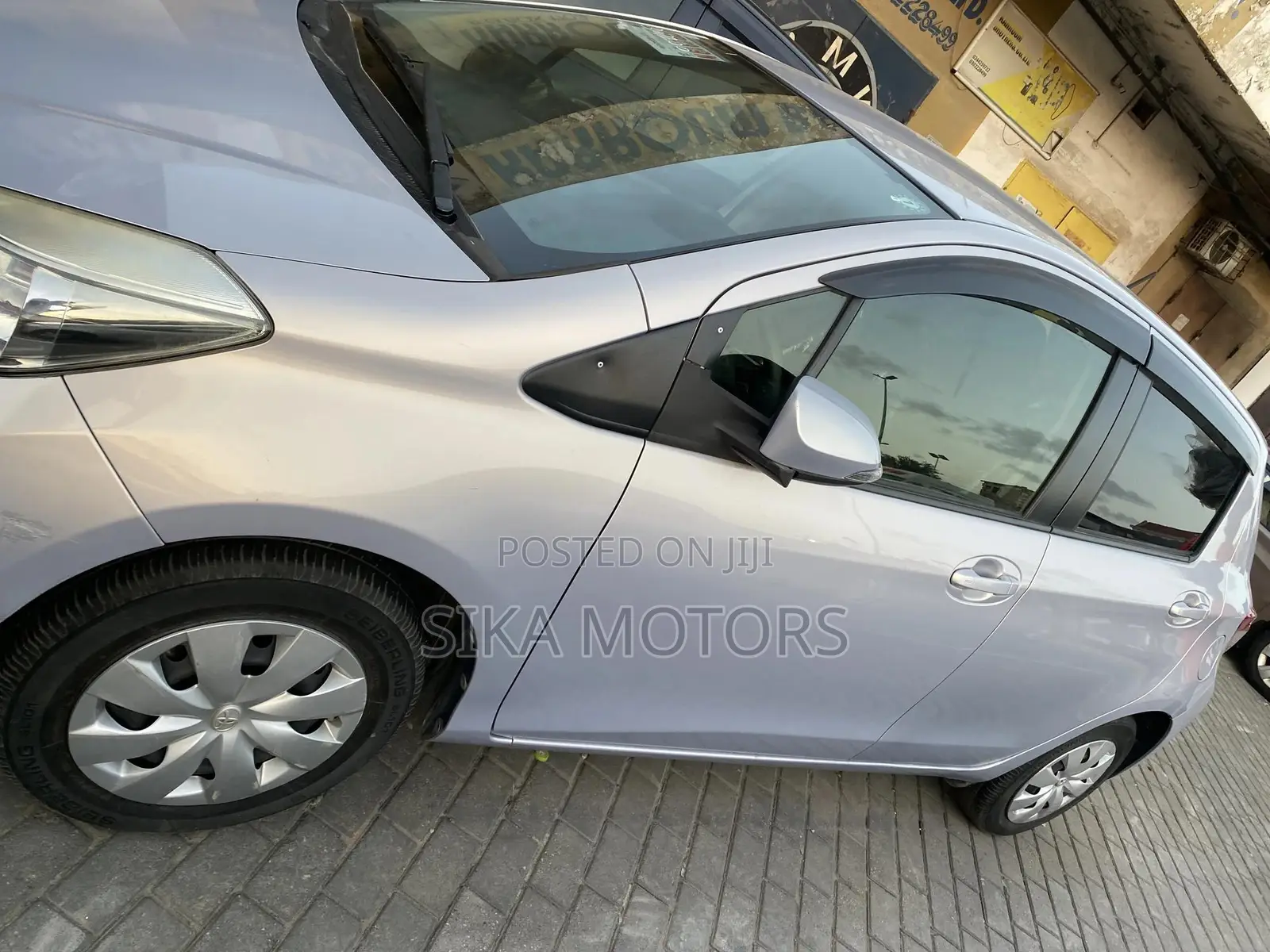 Toyota Vitz 2012 Silver