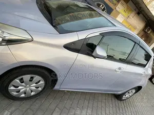 Toyota Vitz 2012 Silver