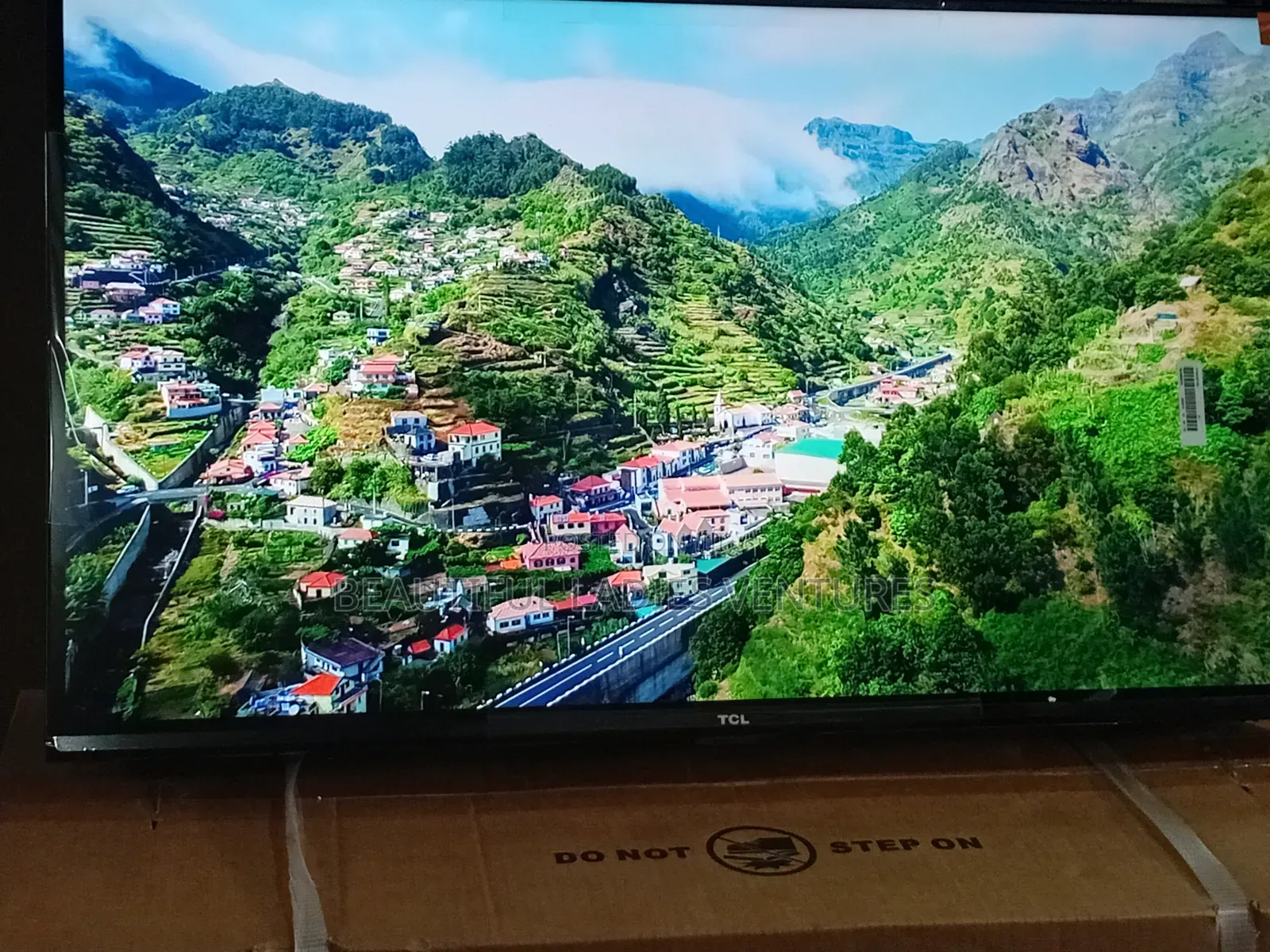 TCL 32-Inch Tv With Rich Colors and Clear Audio