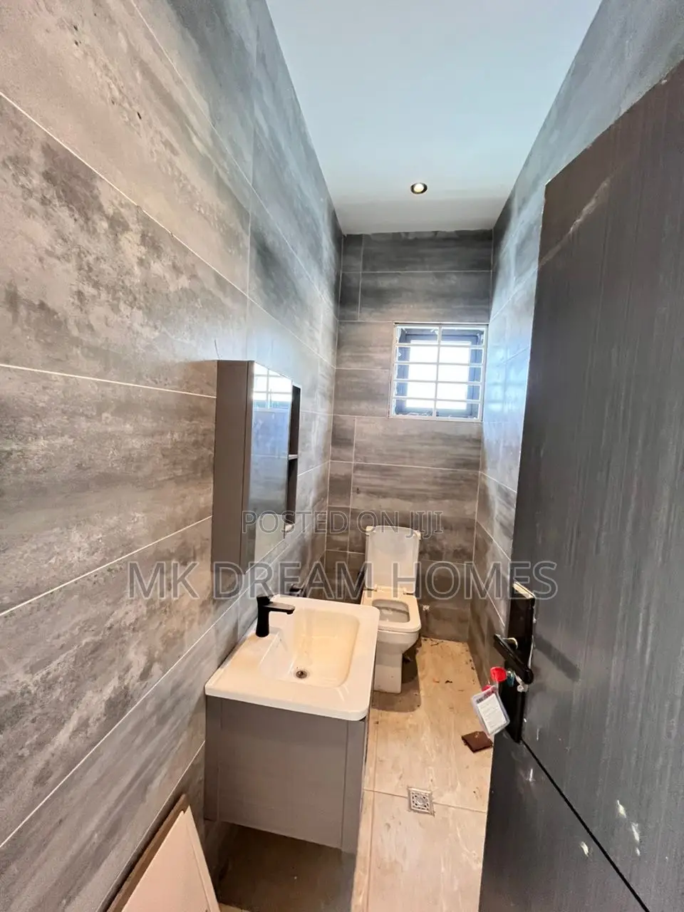 3bdrm House in Lake Side Estate for sale