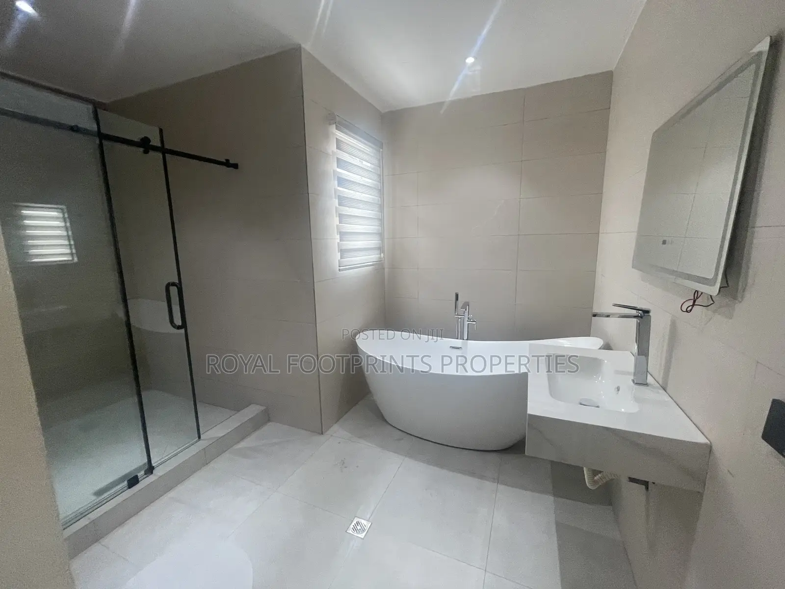 5bdrm Mansion in Royal Footprints, East Legon for sale