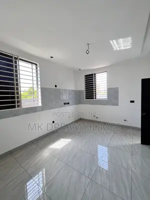 3bdrm House in Lake Side Estate for sale