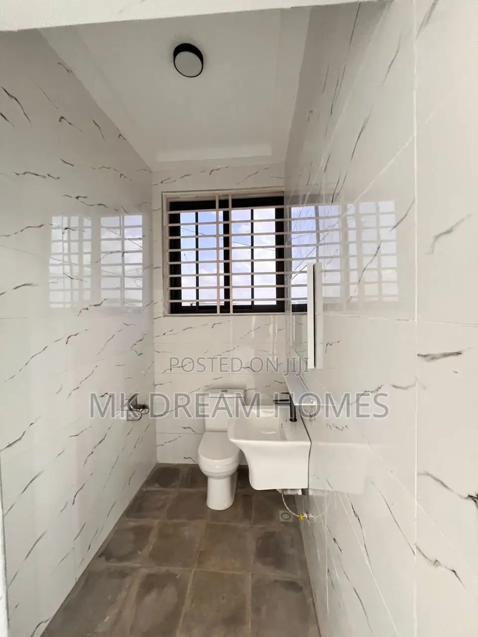 3bdrm House in Lake Side Estate for sale