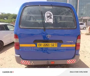Toyota HiAce 1999 Blue