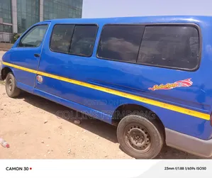 Toyota HiAce 1999 Blue