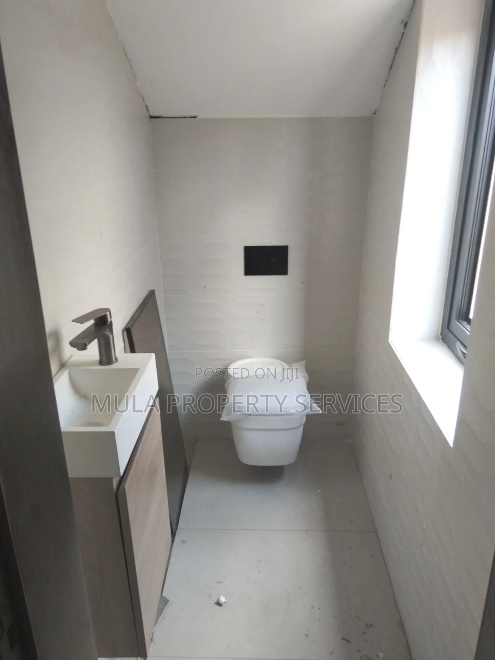 5bdrm Townhouse/Terrace in Mula Property, Dzorwulu for sale