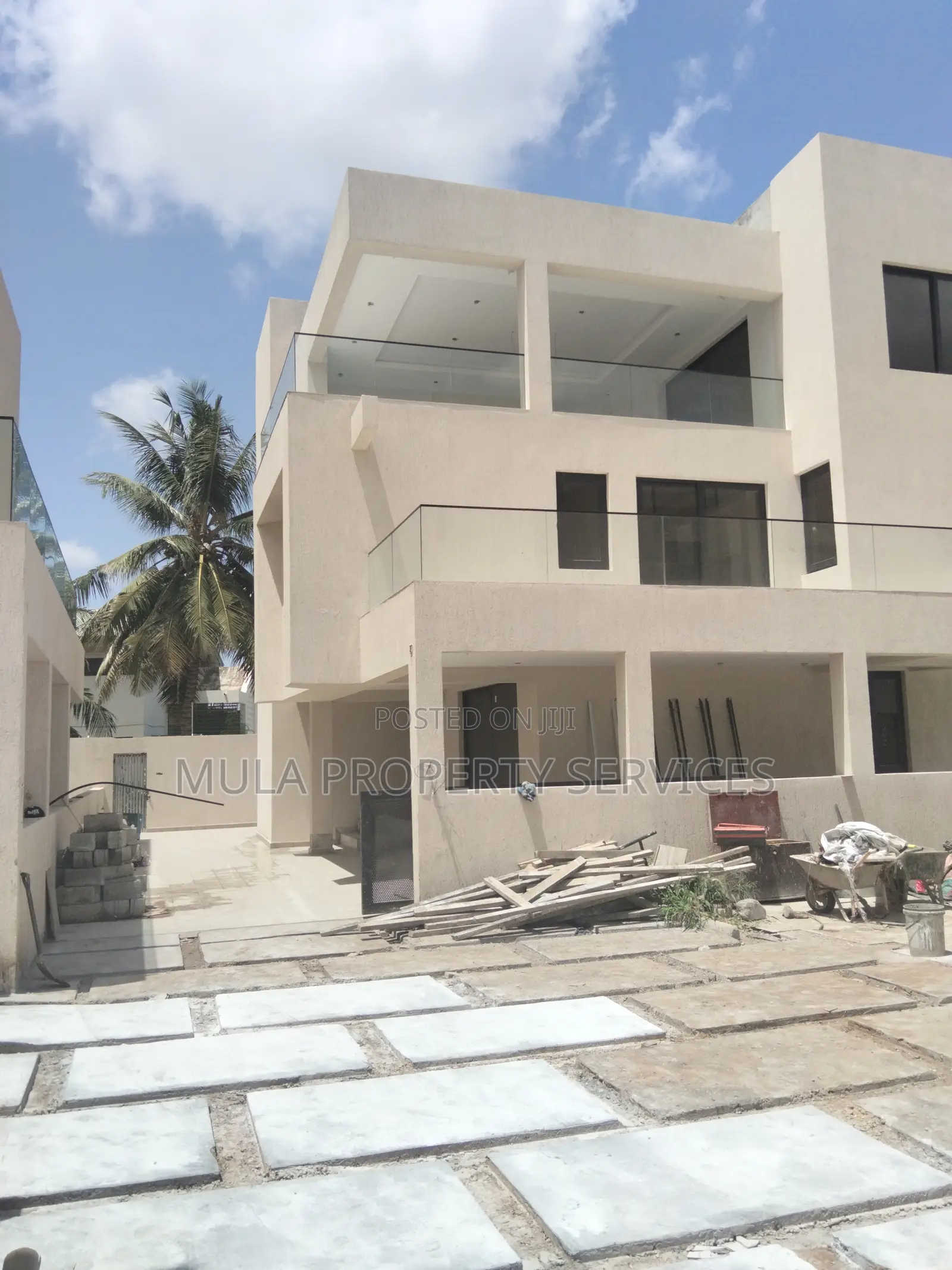 5bdrm Townhouse/Terrace in Mula Property, Dzorwulu for sale