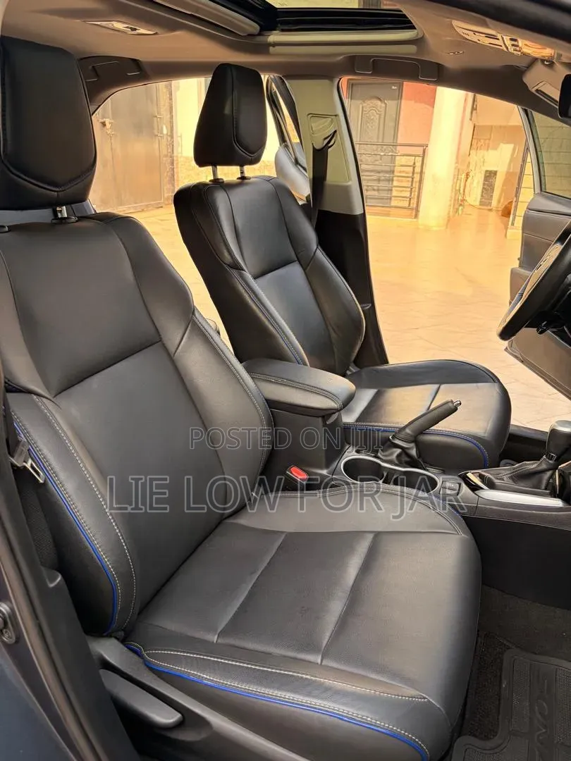 Toyota Corolla XSE 4dr Sedan (1.8L 4cyl CVT) 2017 Gray