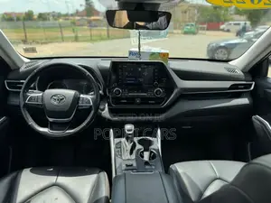 Toyota Highlander 2022 Gray