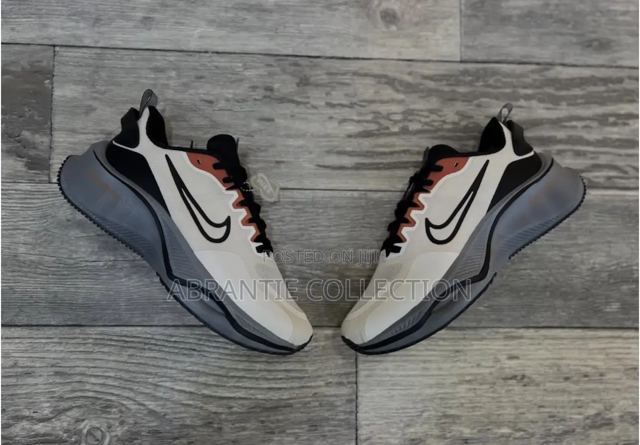 Nike Smiley Zoom Sneakers