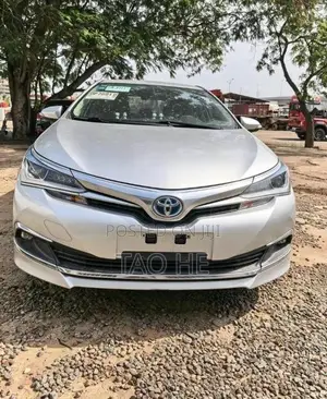 Toyota Corolla XLE (1.8L 4cyl 2A) 2018 Silver