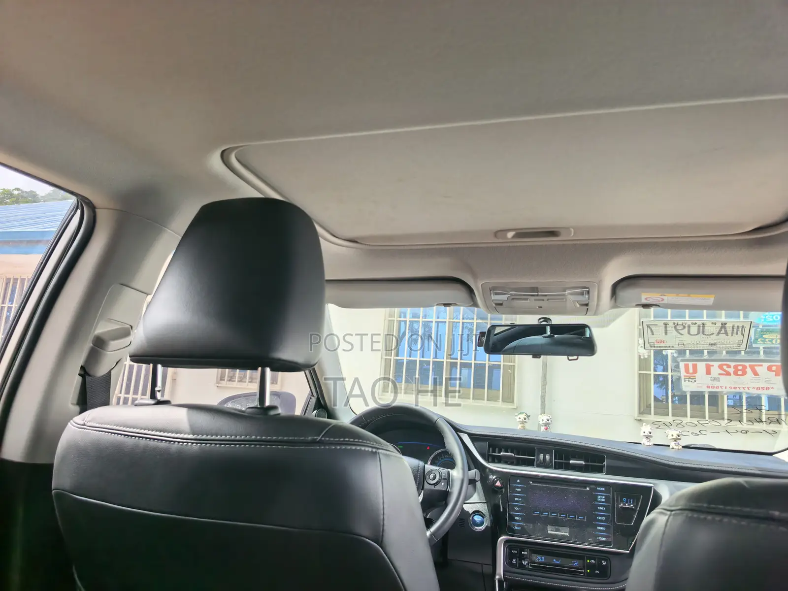 Toyota Corolla XLE (1.8L 4cyl 2A) 2018 Silver