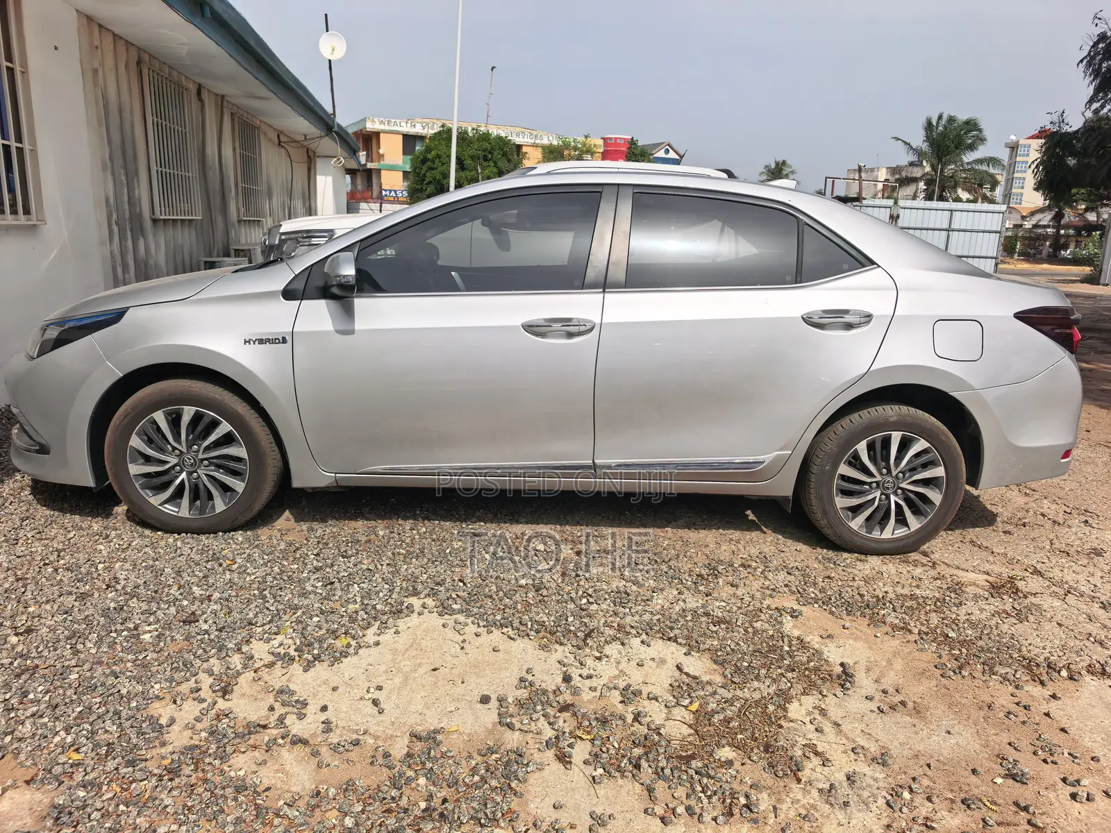 Toyota Corolla XLE (1.8L 4cyl 2A) 2018 Silver