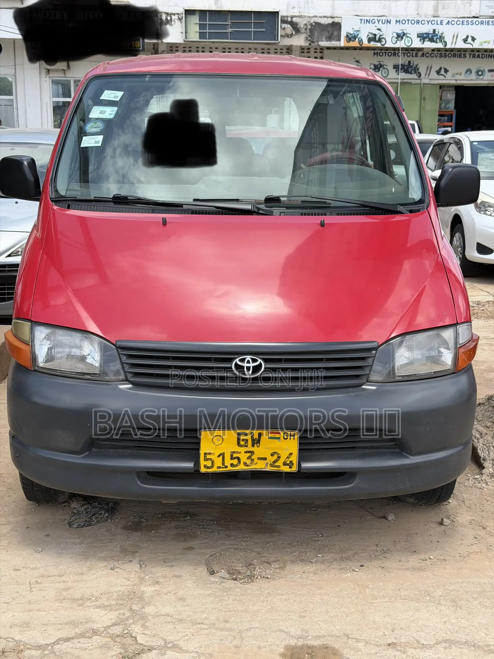 Toyota HiAce 2010 Red