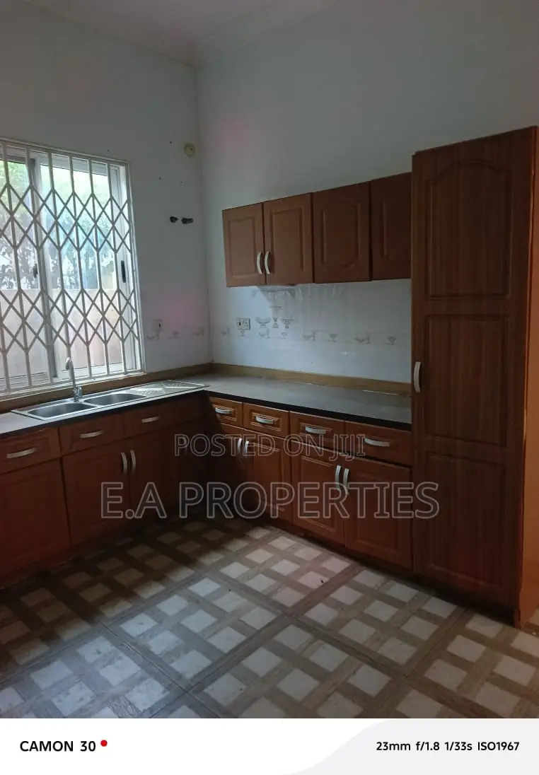 3bdrm House in Ea Properties, Frafraha for rent